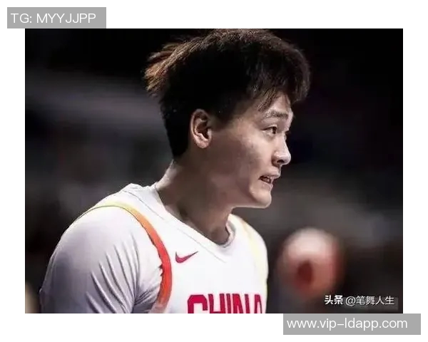 赵睿身穿宏远训练服备战全运会展现时光倒流的独特魅力