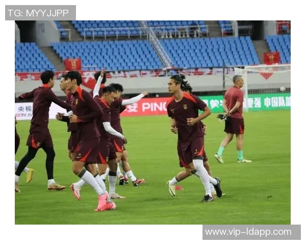 刘洋与张玉宁黄政宇等国足队友新年首训合影分享训练时光 刘洋与张玉宁黄政宇等国足队友新年首训合影分享训练时光