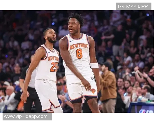 布朗执掌尼克斯后球队蜕变与锡伯杜时代的鲜明对比分析